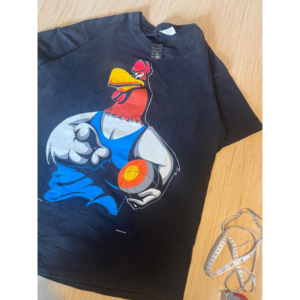 Vintage 1994 Warner Bros Foghorn Leghorn Basketball T-Shirt Black Large Single51